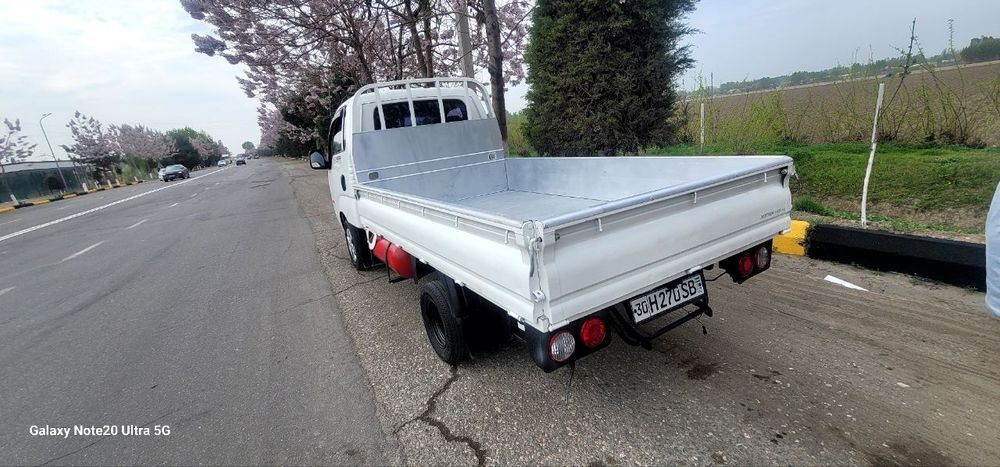 Кия бонго 2014 йил. 
Матор 133талик турбина. 
Прабек 170 000 юрган. 
М