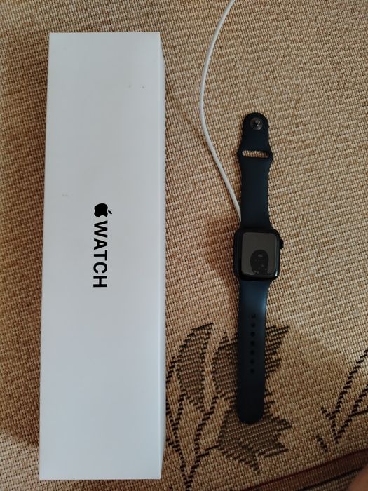 Продам Apple watch se (2nd gen) 40mm