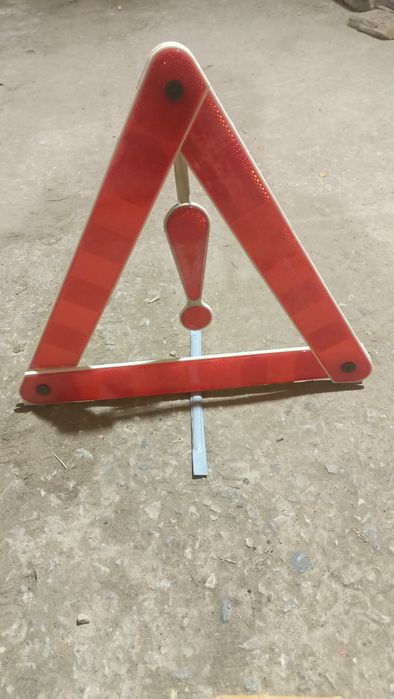 Знак аварийный дорожный