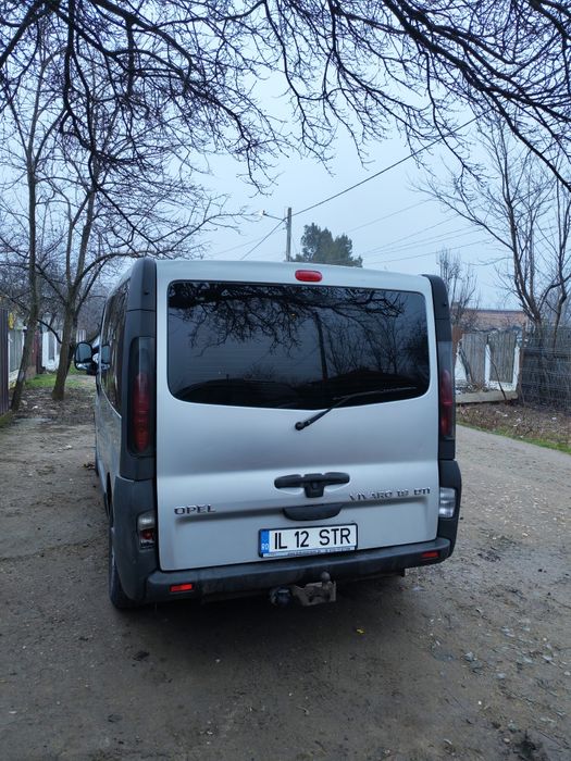Vând Opel Vivaro