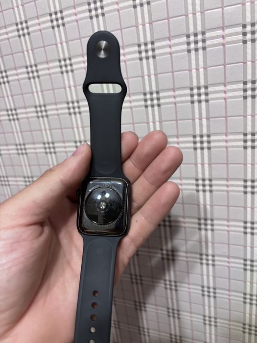 Продам apple watch SE 44mm