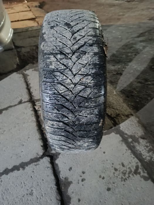 Шины зимние 235/65 R17