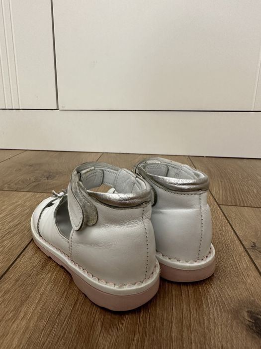 Сандали на девочку