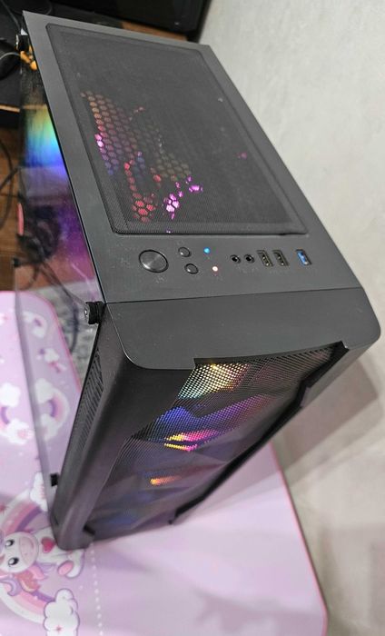 Игровой компьютер, тянет все современные игры.
