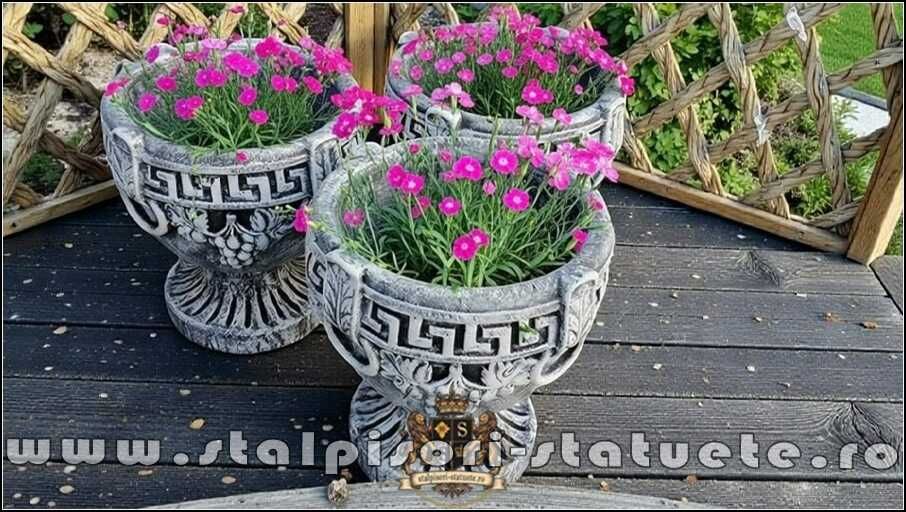 Vază ornament versace, gri patinat, model V8.