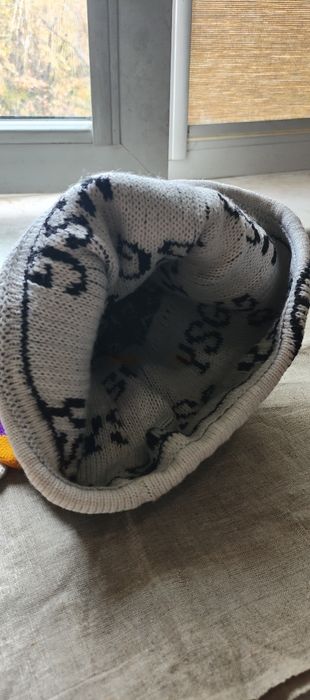 Продам шапку с бубончиком