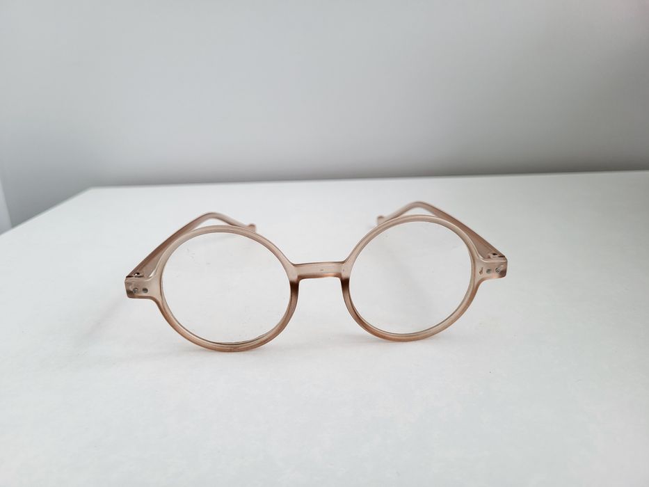 Продам стильные очки для чтения с размером +1