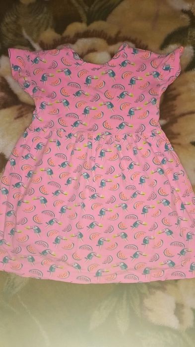 Продаются платья.