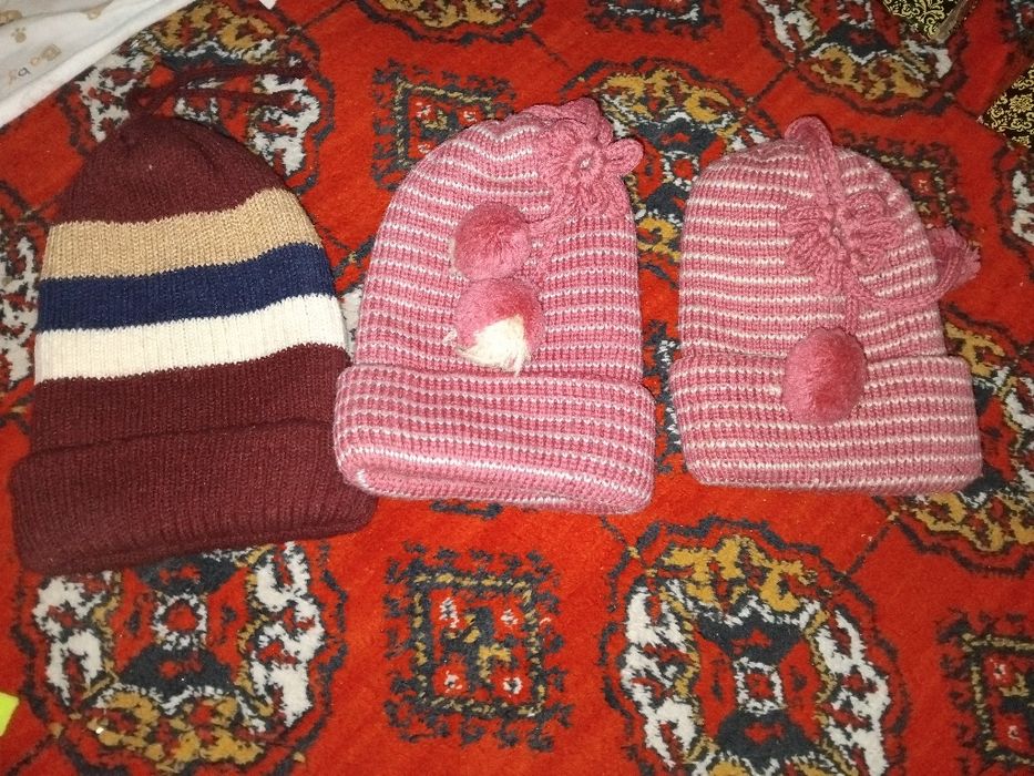 Шарф шапкалар сотилади