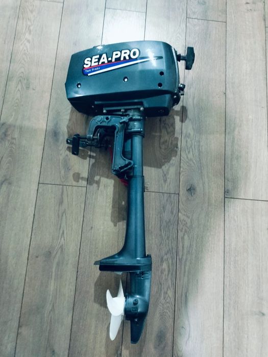 Продам лодку с мотором