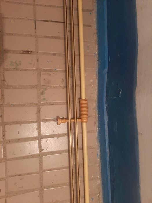 Продаю деревянный гардин