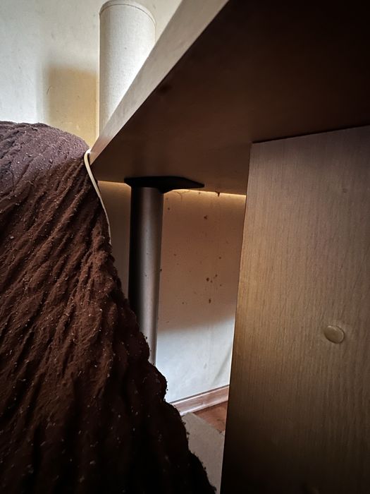 Бежаво ъглаво бюро