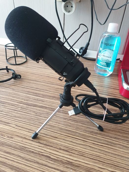 Microfon streaming sau podcast