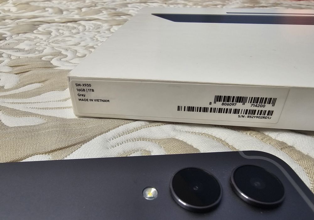 Galaxy Tab S11 Ultra 1TB/16GB WiFi - 1 luna folosita - Cutie + S Pen + 2 huse