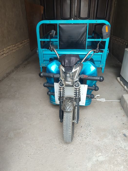 Skuter sotiladi narxi sakkiz yarim million kelishiladi