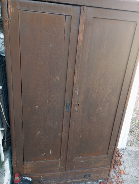 De vânzare lazi și dulap antice de demult