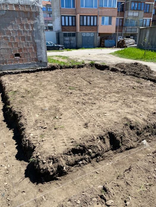 Изкопни услуги с мини багер 1.8 т, самосвал и комбиниран багер