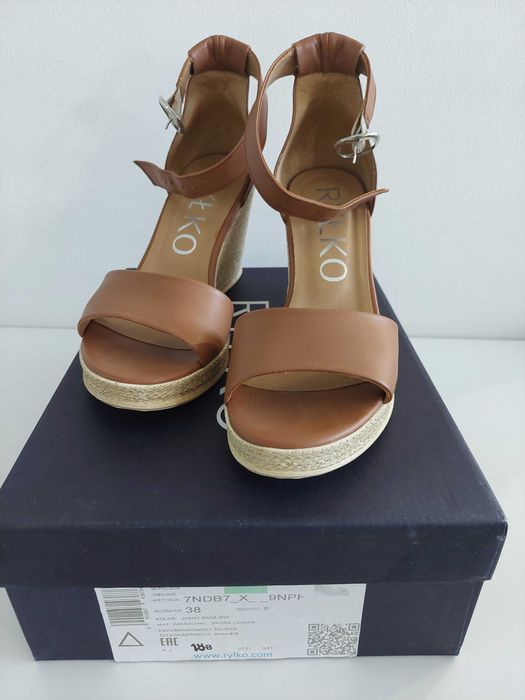 Летни сандалети на ток и платформа