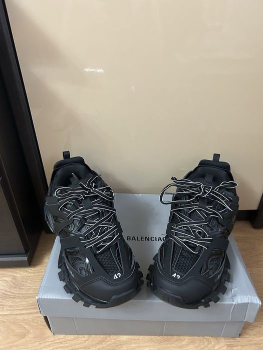 Balenciaga track 42