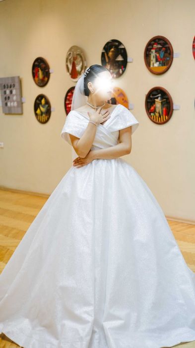 Продам свадебное платье цена 300000