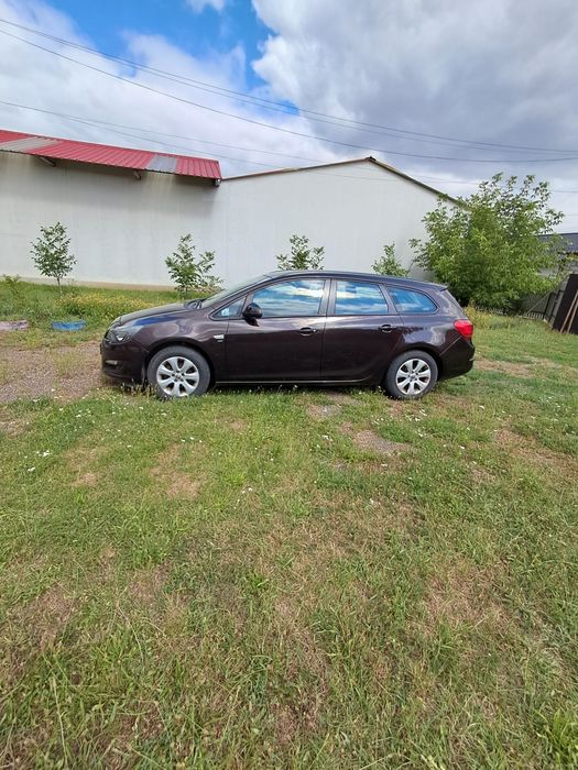 Vând Opel Astra Tourer,benzina,1.4,120CP,2014,116800km,scaune și volan incalzite
