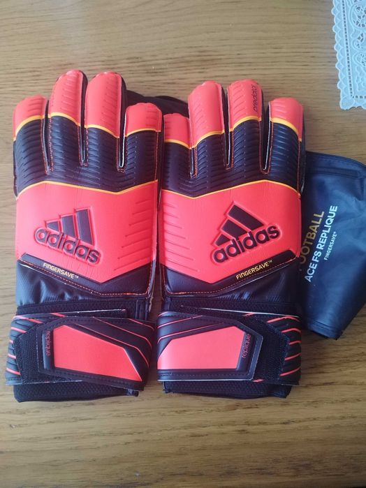 Футболни ръкавици марка Adidas