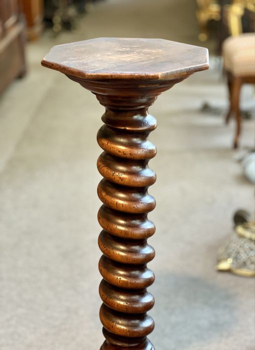 Piedestal / Coloană decorativă din lemn masiv – stil clasic
