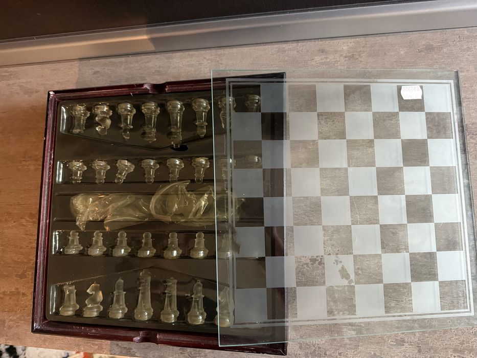 Joc de sah , din sticla