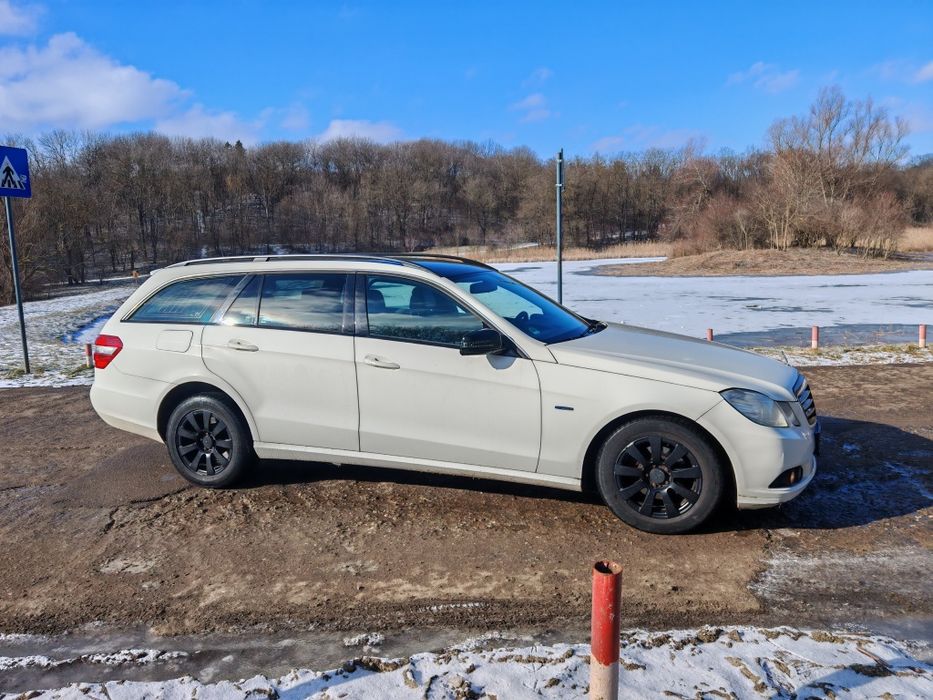 MERCEDES-BENZ E-Class 0 — imagine 3