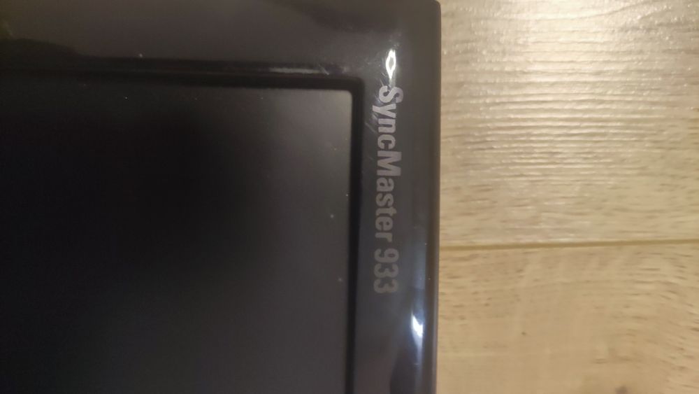 Монитор без ножек