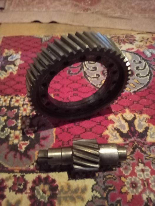 Продам ведомую шестерню в паре с валом