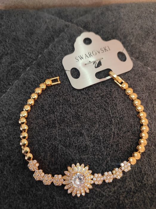 Продаётся браслет(сверкает камера не передаёт)привозной.НОВЫЙ