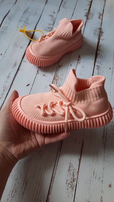 Обувь на детей новая.