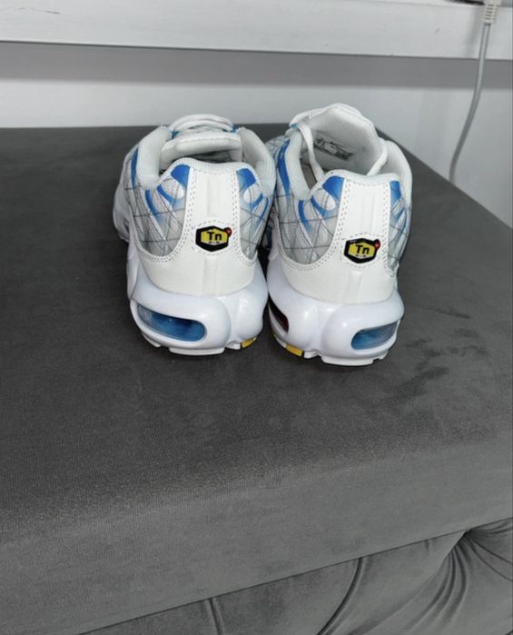 Vand adidasi nike tn doua marimi disponibile !