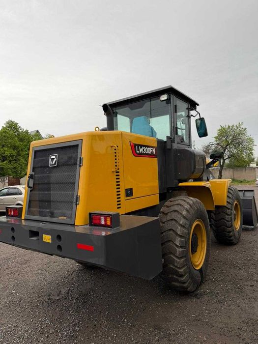 Фронтальный погрузчик XCMG LW300FN
