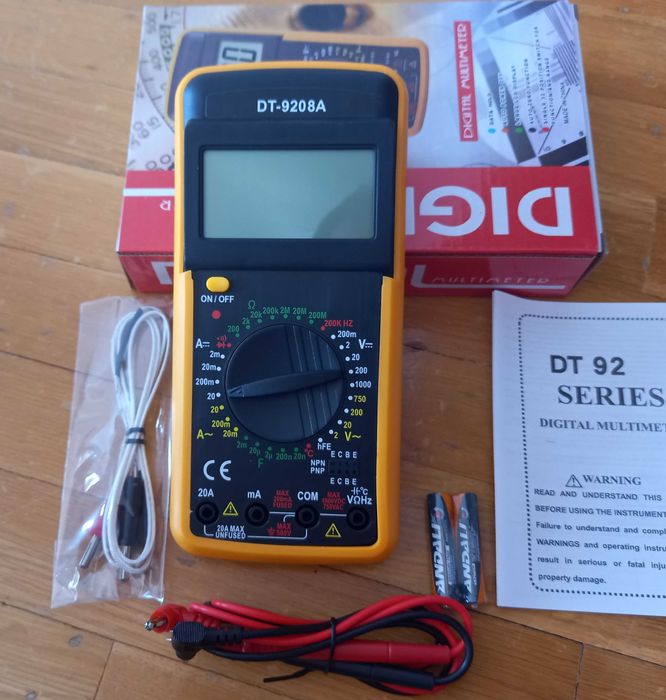 Multimetru digital cu sonda de temperatura DT 9208A