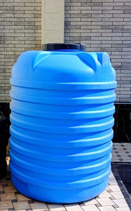 Yomkost bochka sotiladi. 1250 litr. Holati yangidek. Продается ёмкость