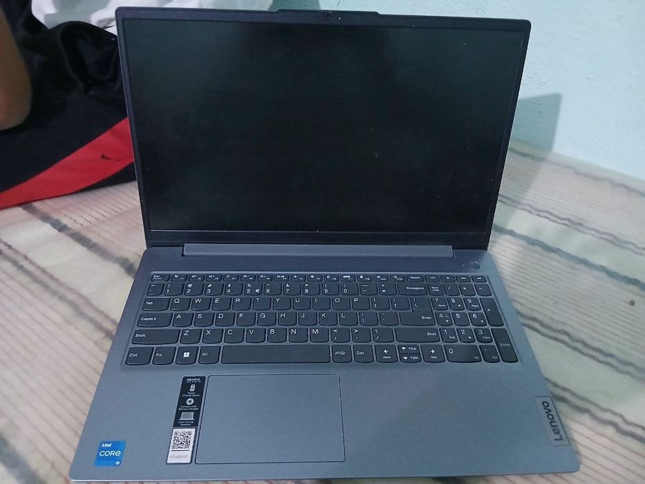 Lenovo noutbook sotiladi