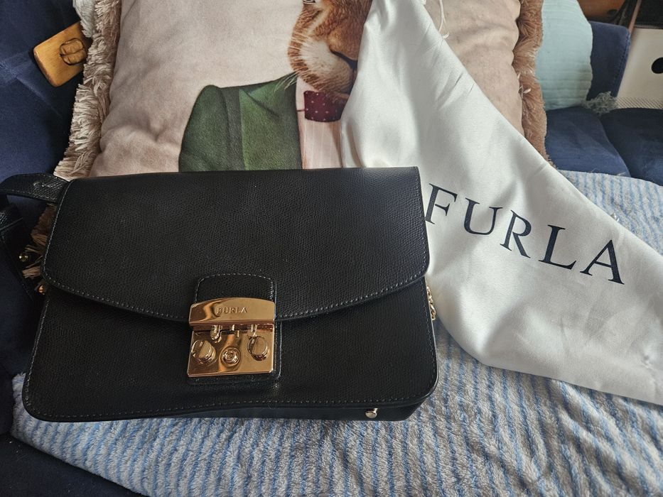 Класическа черна чанта FURLA