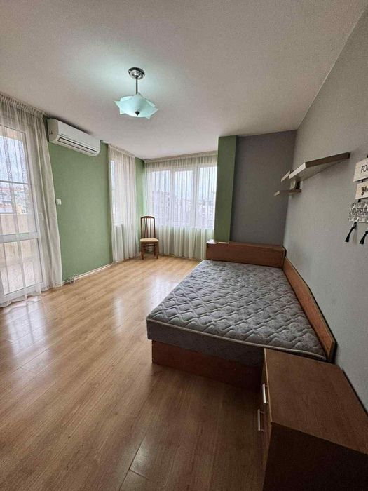 Дава се под наем Тристаен апартамент в Пловдив, Кършияка - 106 кв.м за 562 € - Снимка #3