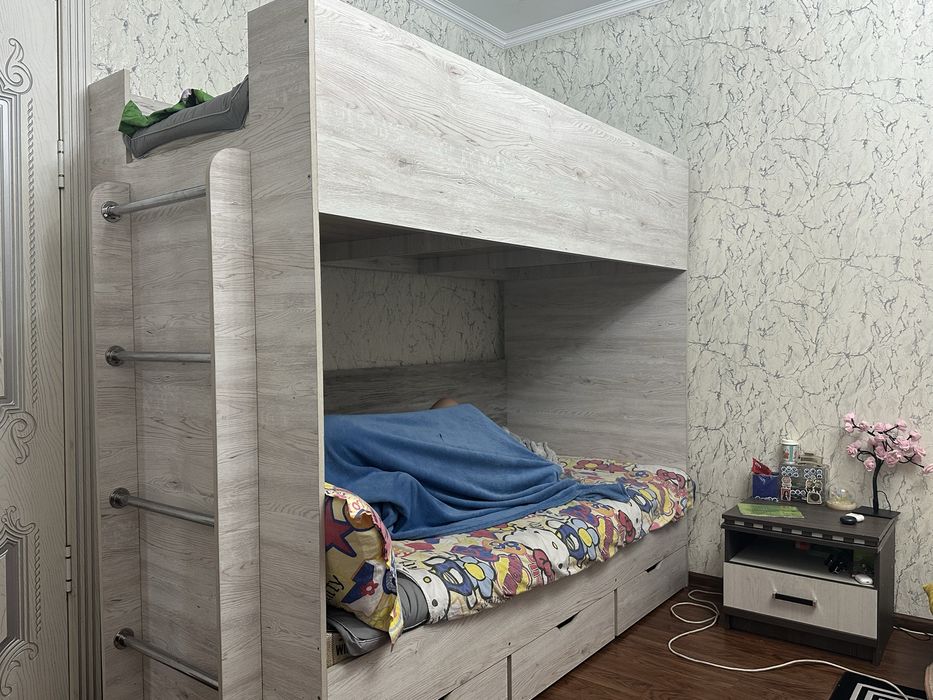 Кровать двух яростная