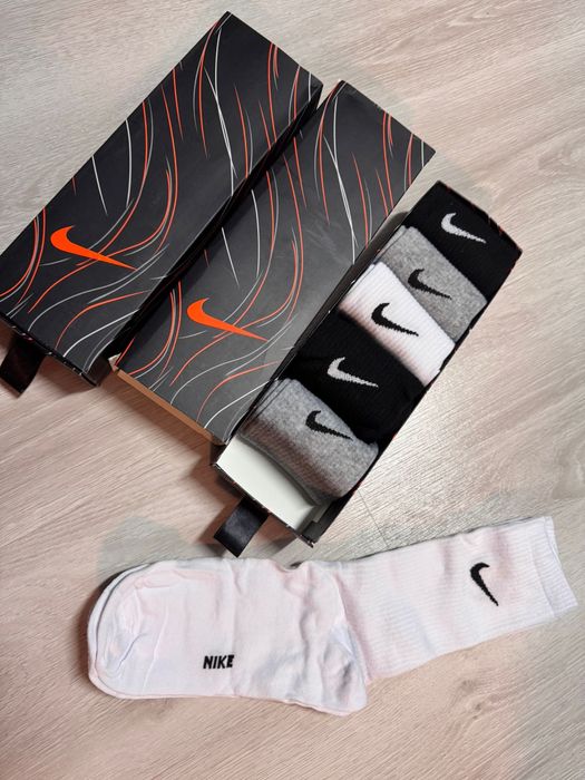 Sosete lungi dama si barbati