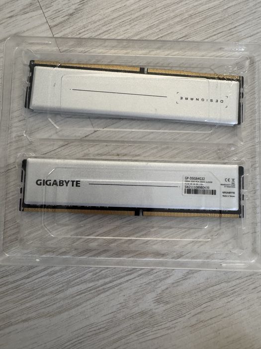 GIGABYTE designare модель GP-DSG64G32)