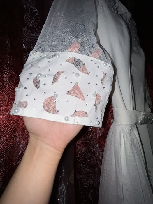 Продам платье белое женское