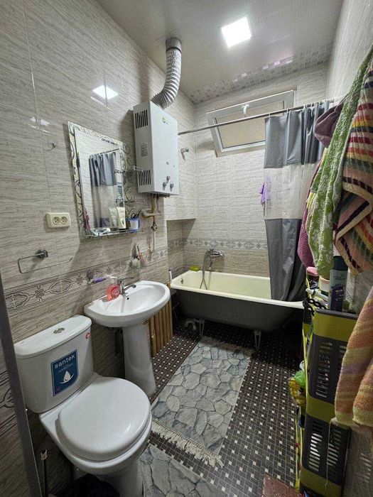 Продается 2-х комнатная в центре Чирчика