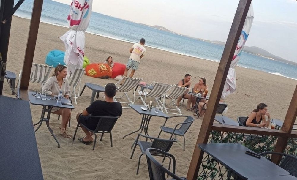 Продава се заведение в Бургас на ценрален плаж.