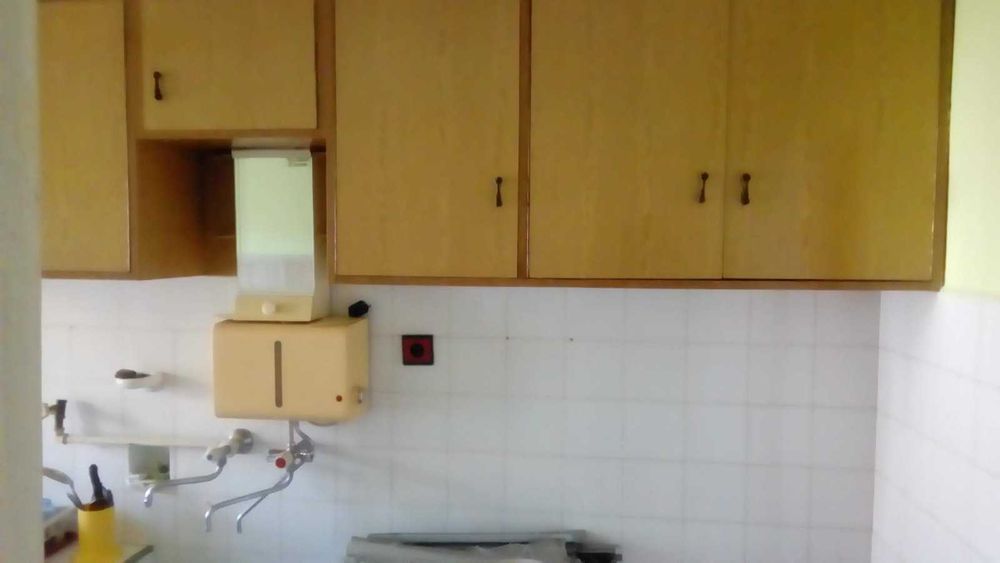 Продавам етаж плюс партер заедно АКТ 16 в супер центъра на Карнобат