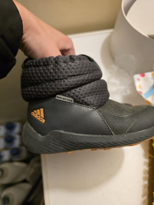 Ботуши Адидас номер 26