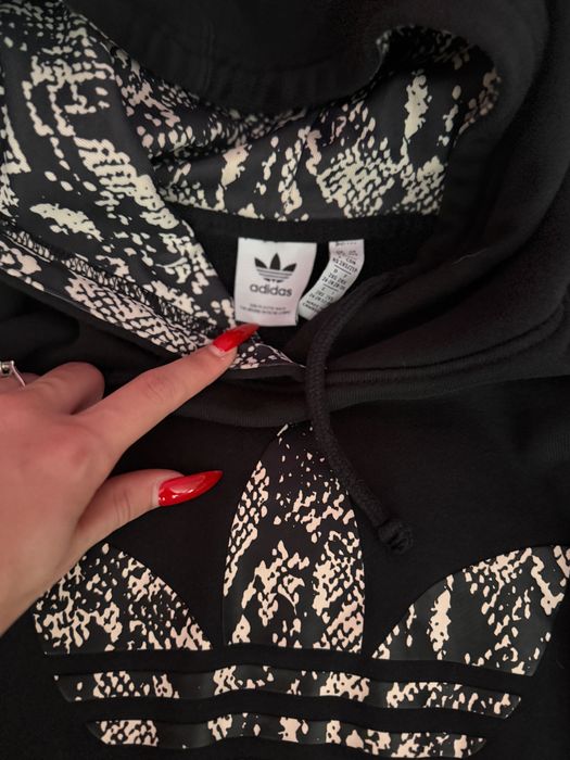 Оригинален суитшър на adidas