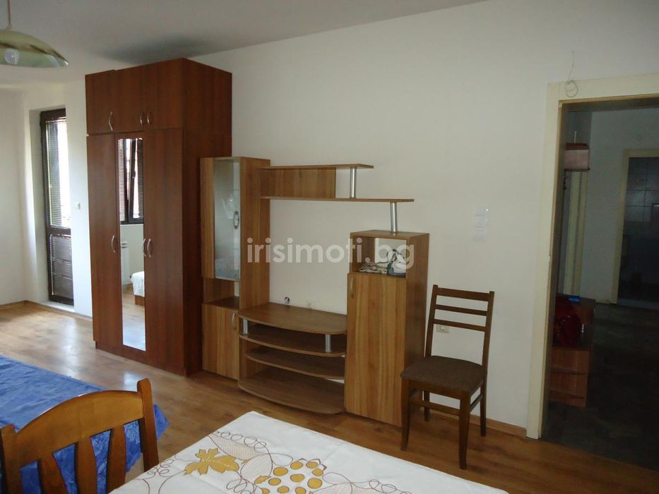 Дава се под наем Тристаен апартамент в София, Стрелбище - 118 кв.м за 797.64 € - Снимка #1